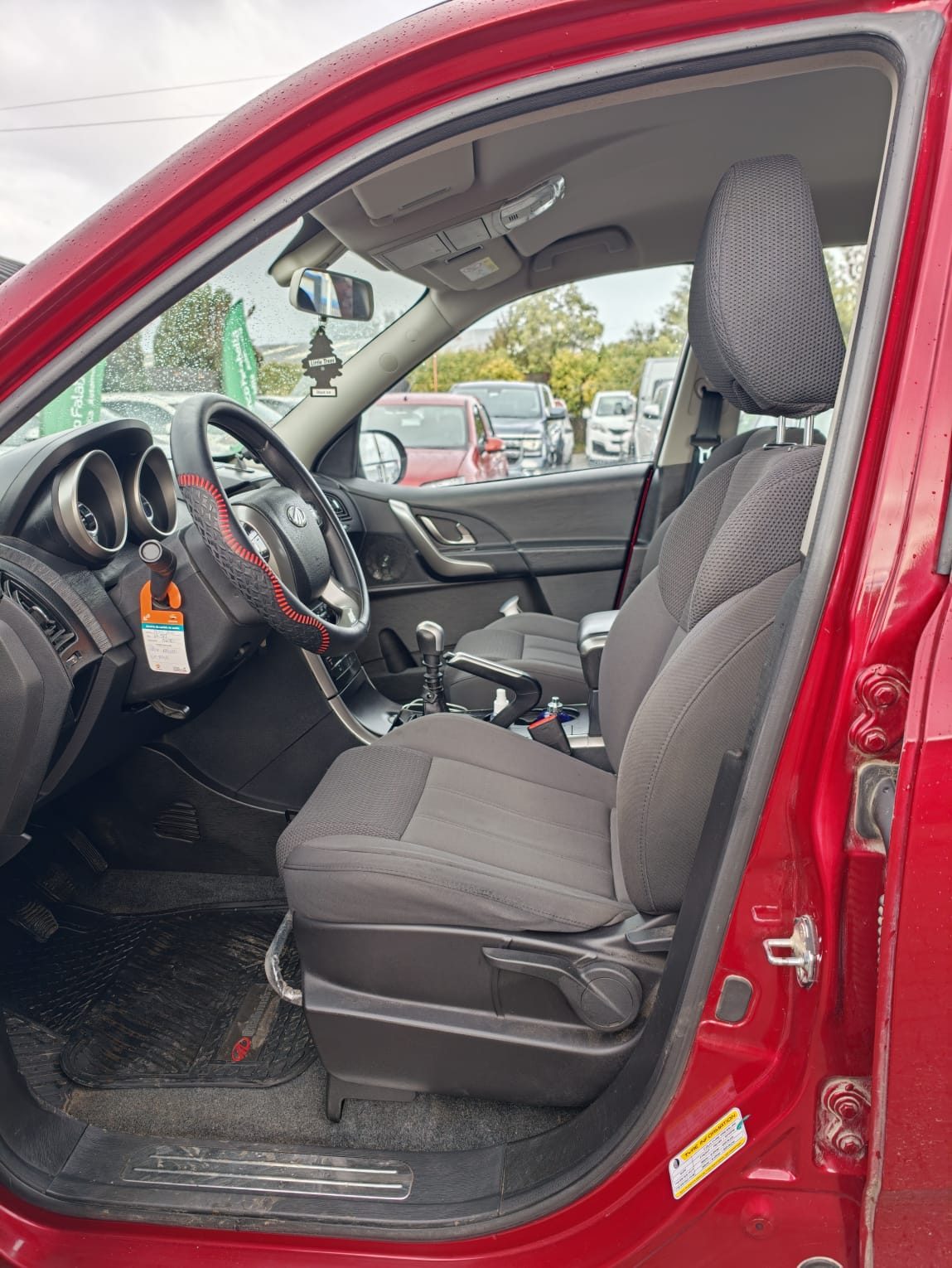 Mahindra Xuv500 — foto 7 de 12