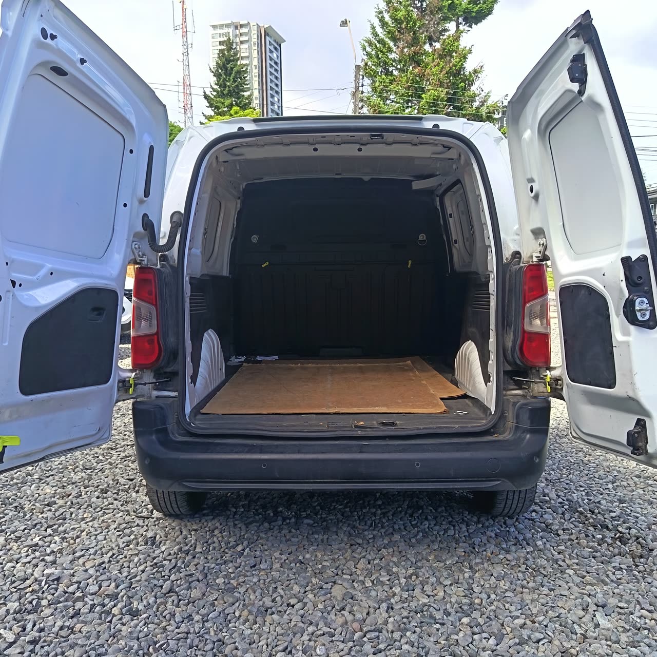 Peugeot Partner L1 — foto 13 de 14