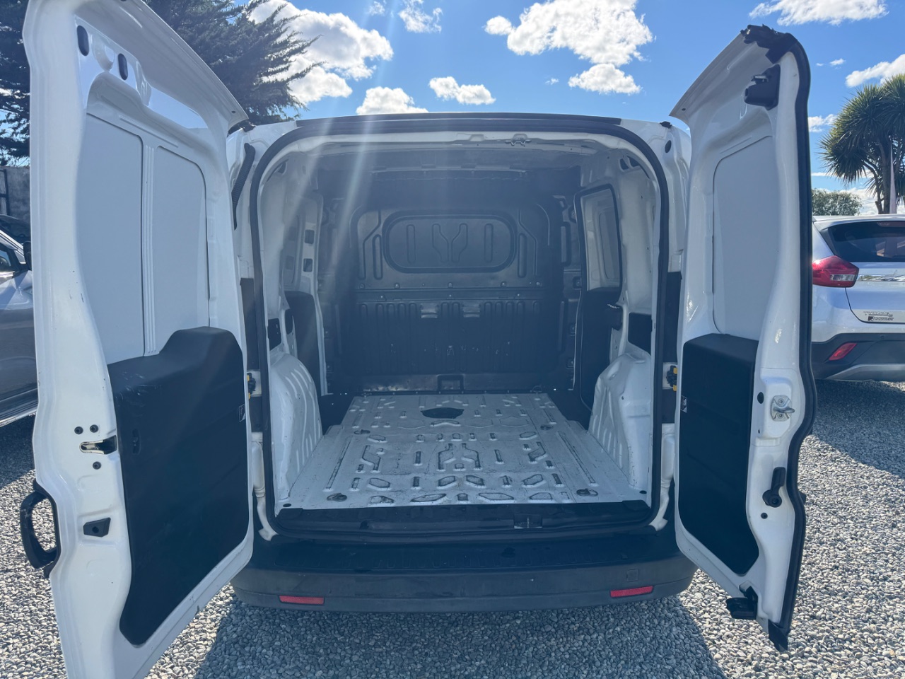 RAM Van 1000 — foto 9 de 11