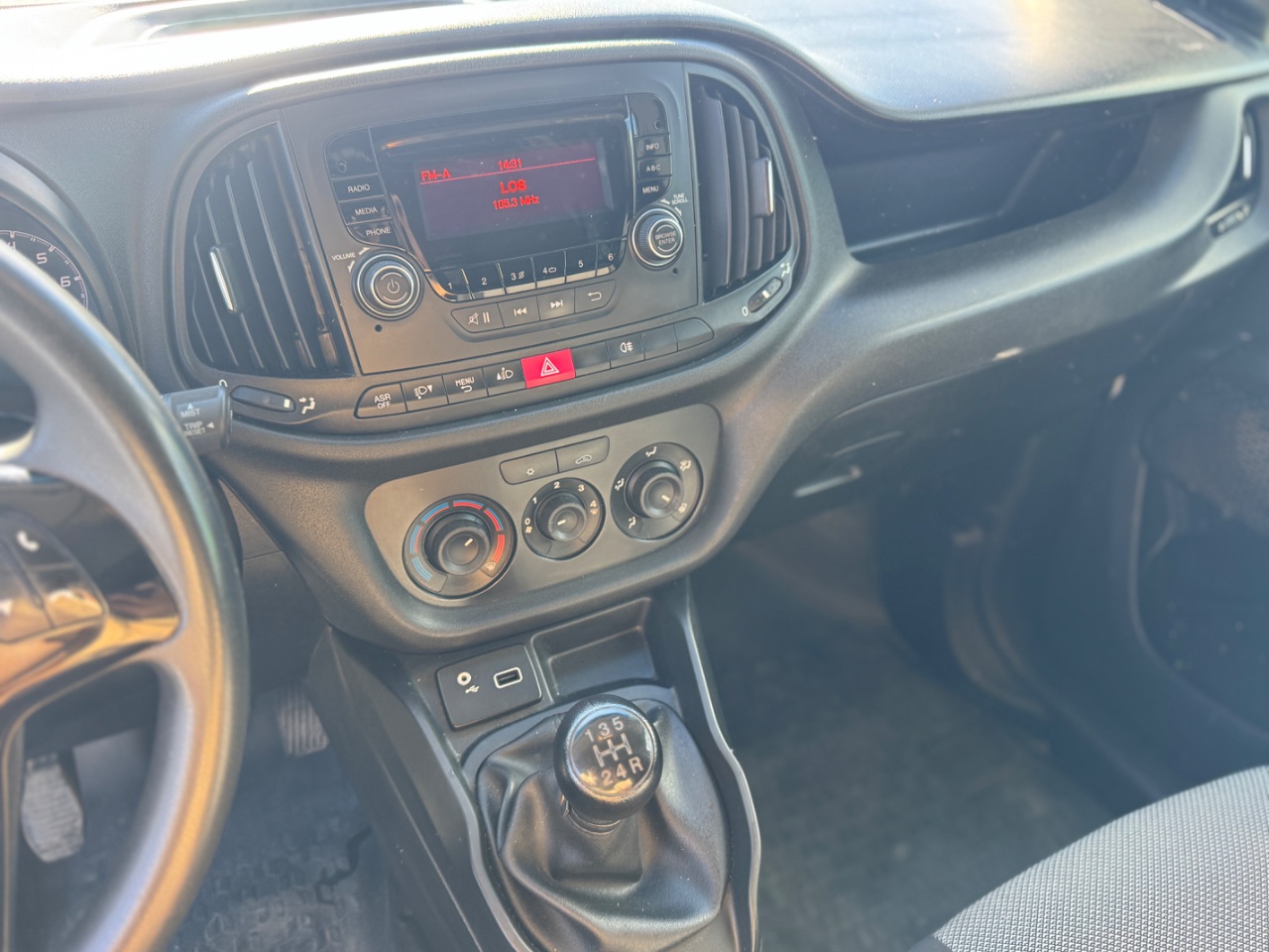 RAM Van 1000 — foto 10 de 11