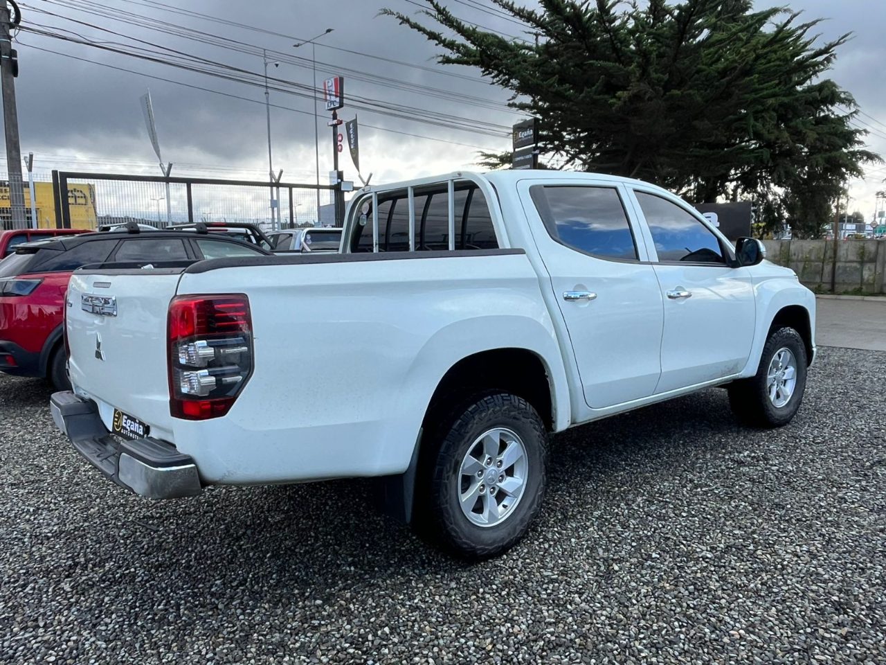 Mitsubishi L200 — foto 5 de 12