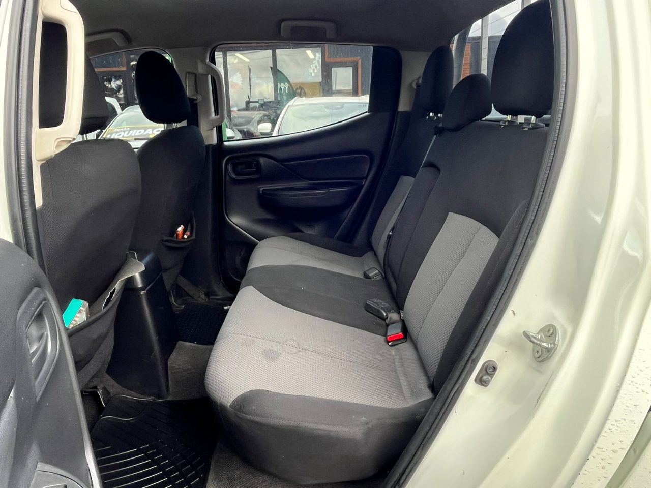 Mitsubishi L200 — foto 9 de 12