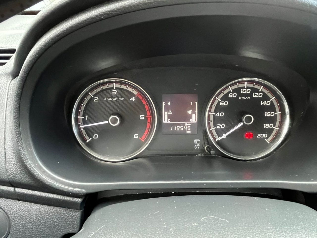Mitsubishi L200 — foto 10 de 12