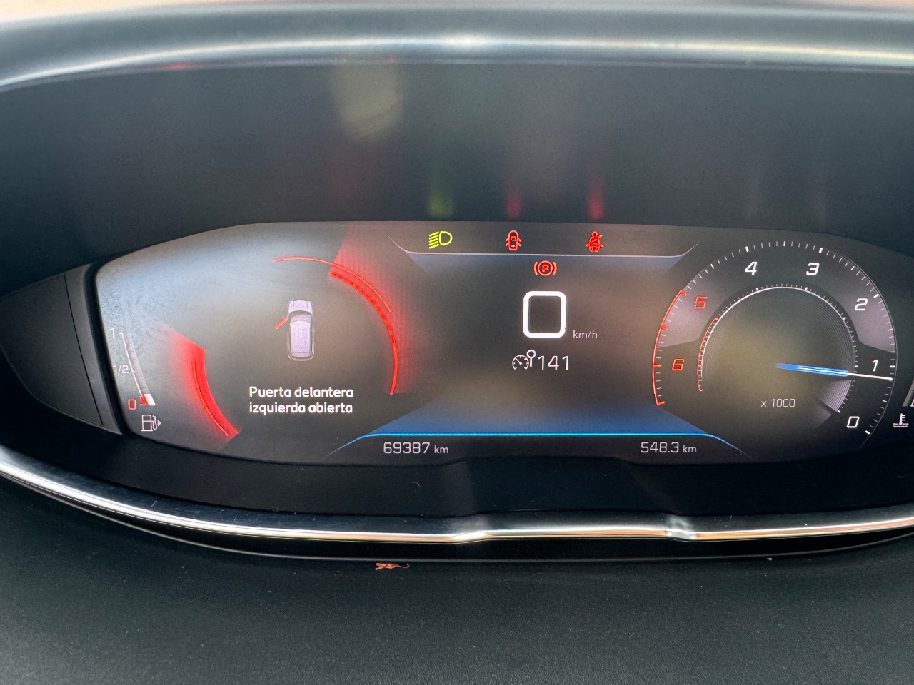 Peugeot 3008 Blue Hdi — foto 10 de 12