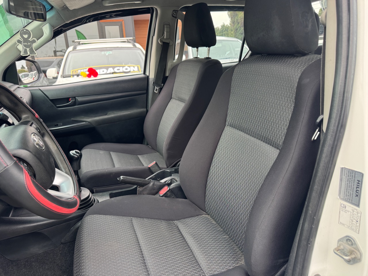 Toyota Hilux — foto 7 de 12