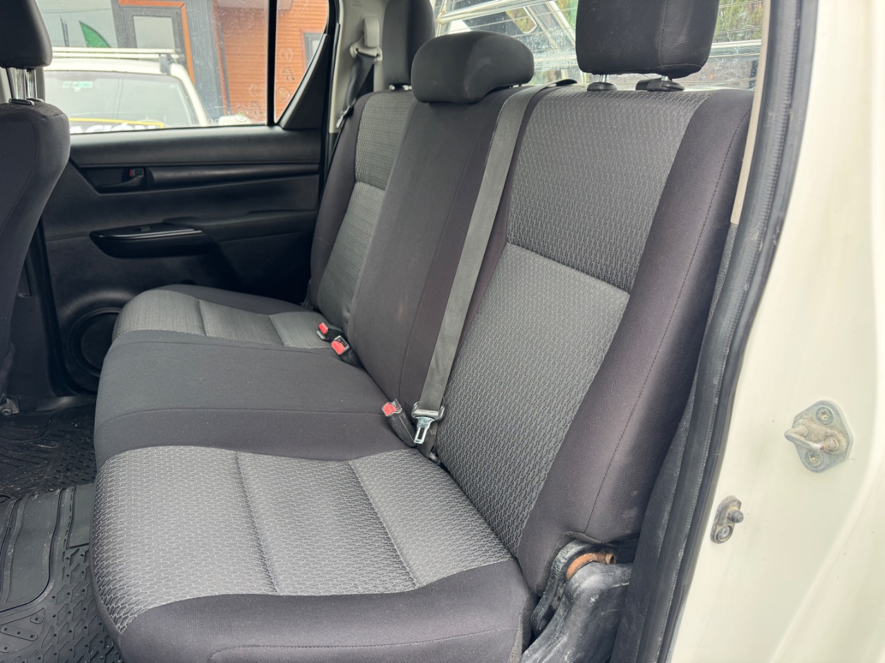 Toyota Hilux — foto 8 de 12