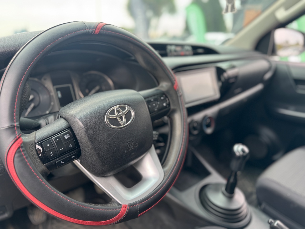 Toyota Hilux — foto 9 de 12