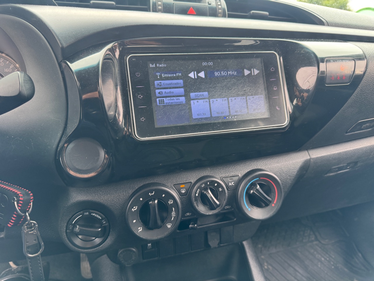 Toyota Hilux — foto 11 de 12