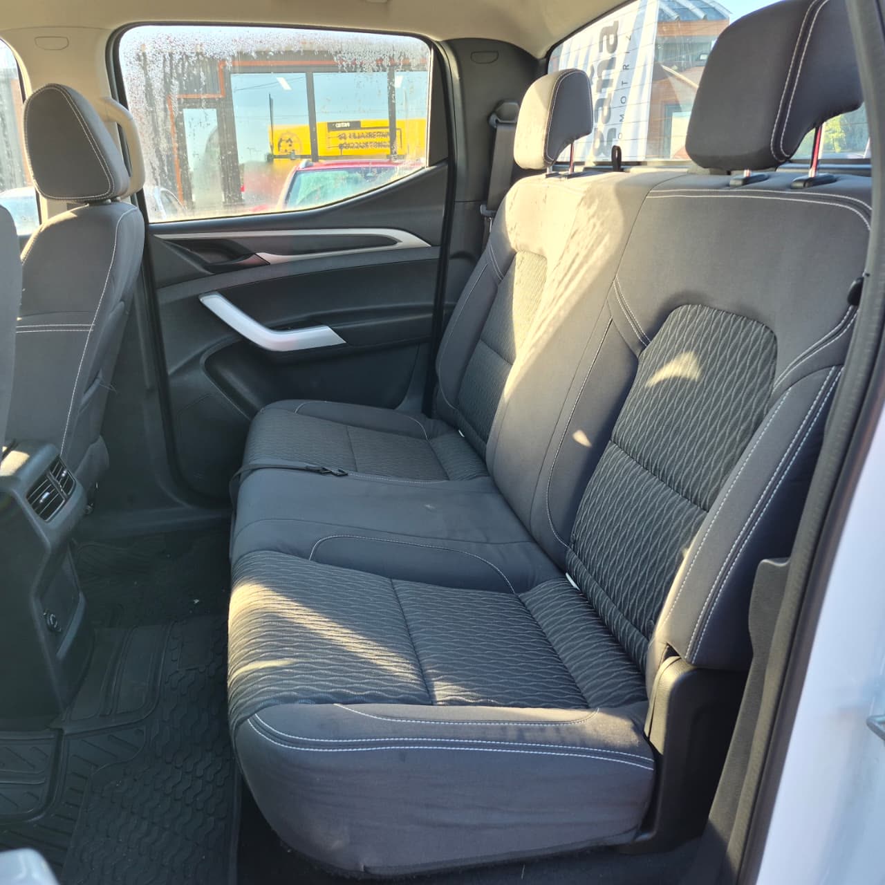 Maxus T60 — foto 7 de 13