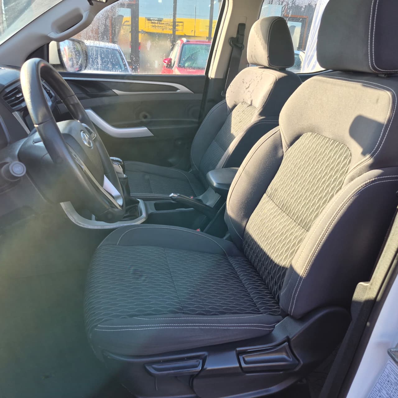 Maxus T60 — foto 9 de 13
