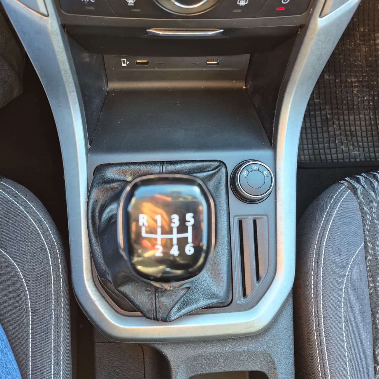 Maxus T60 — foto 10 de 13