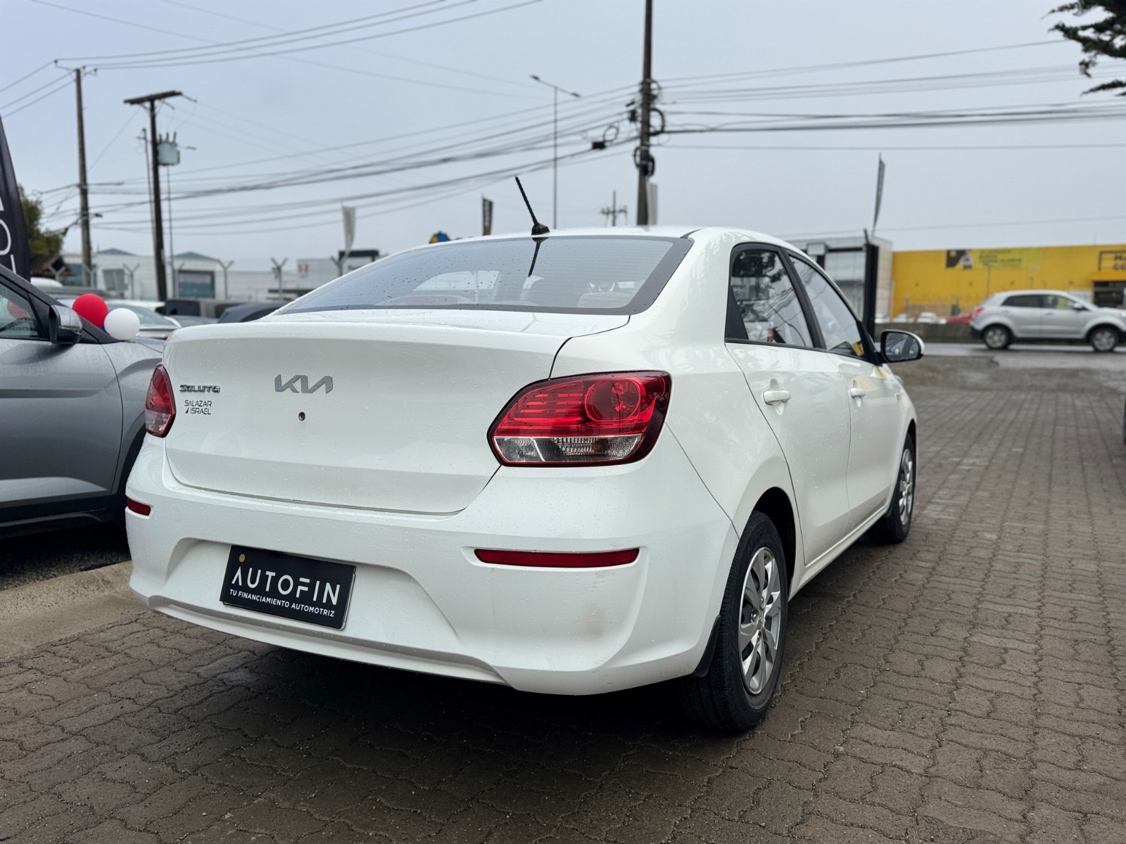 KIA Motors Soluto — foto 6 de 12