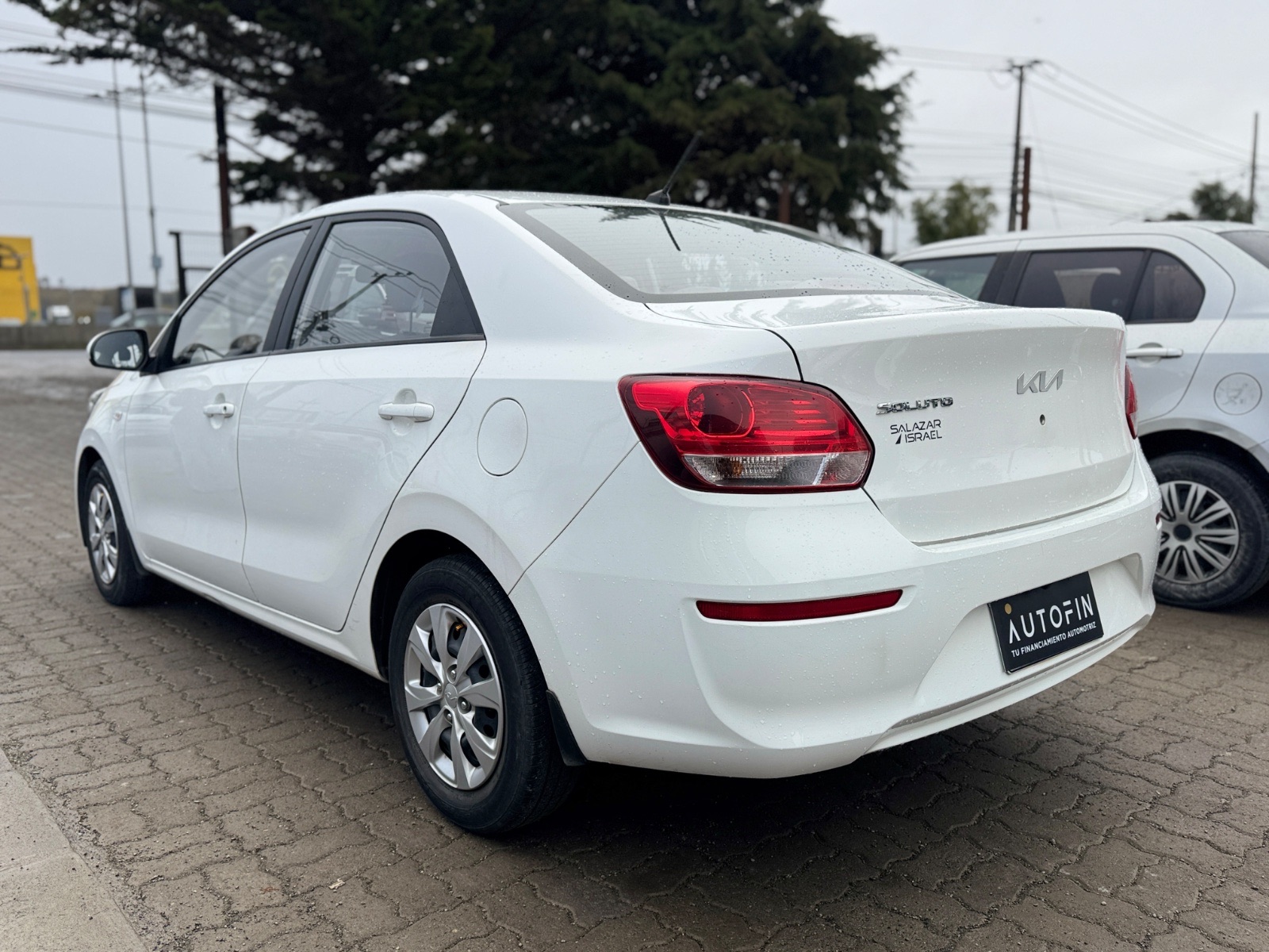 KIA Motors Soluto — foto 4 de 12