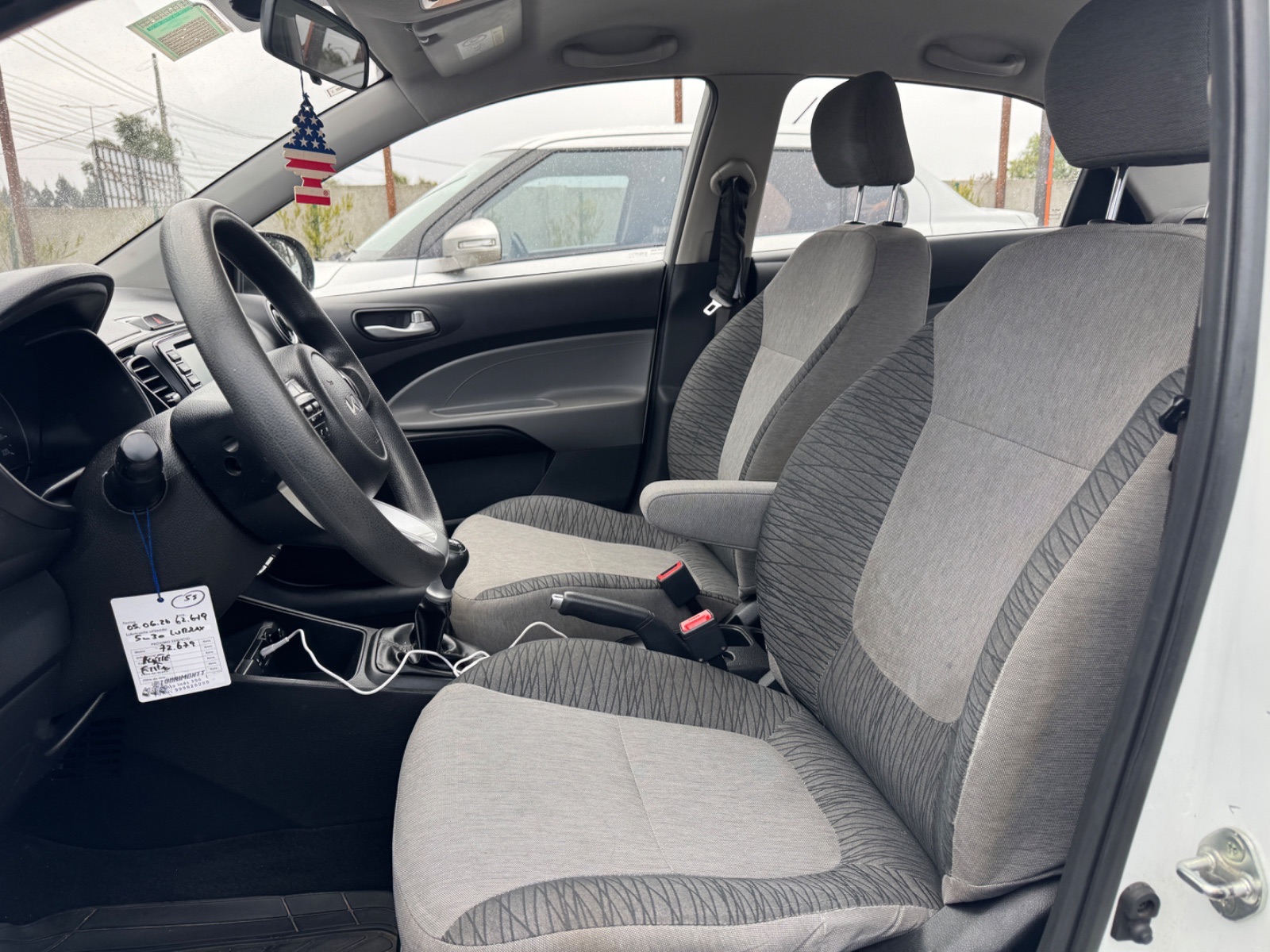 KIA Motors Soluto — foto 7 de 12