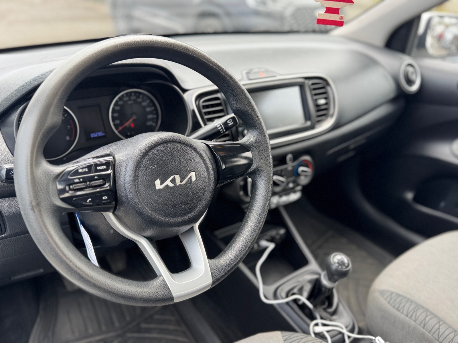 KIA Motors Soluto — foto 11 de 12