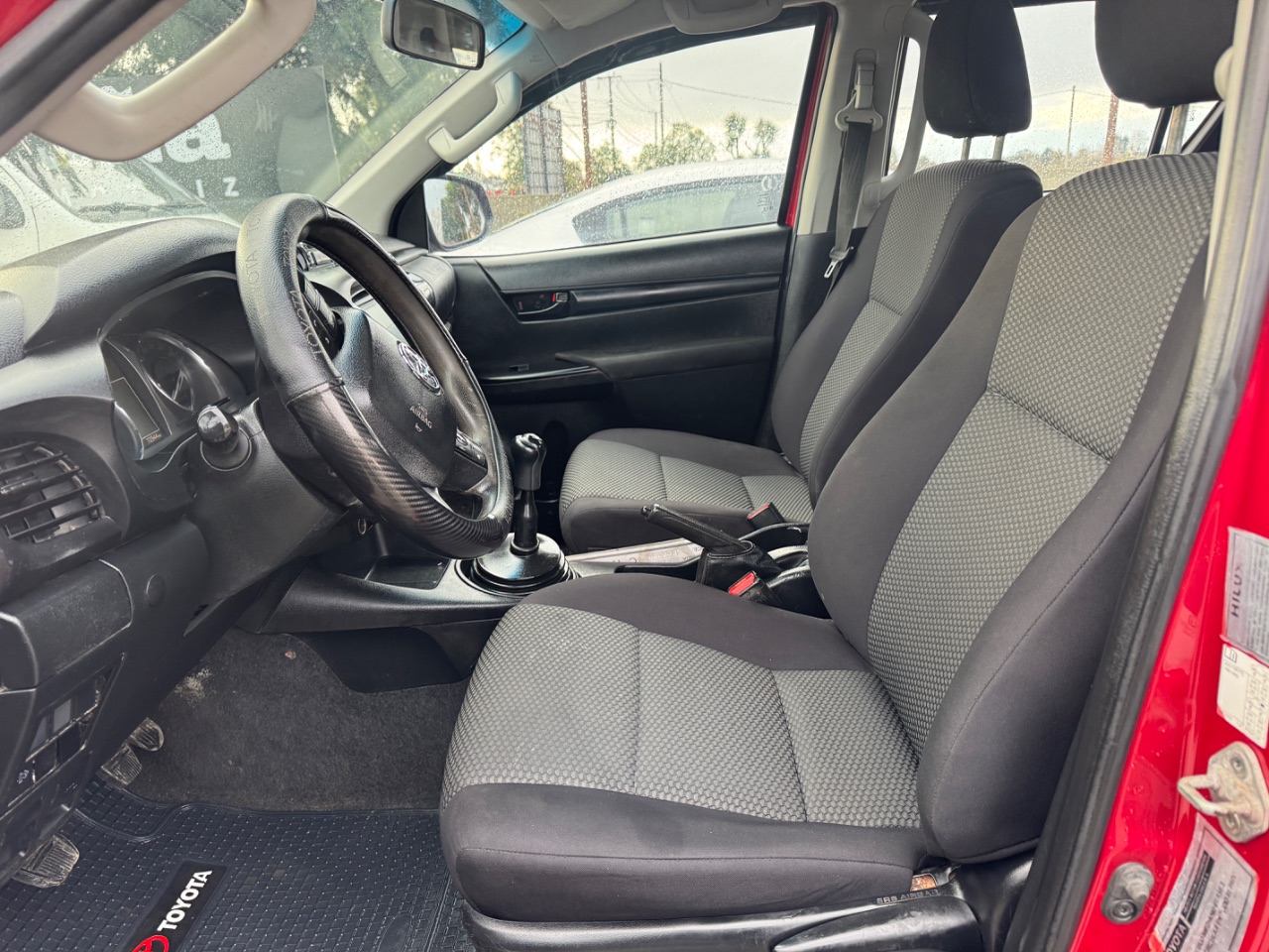Toyota Hilux — foto 7 de 12