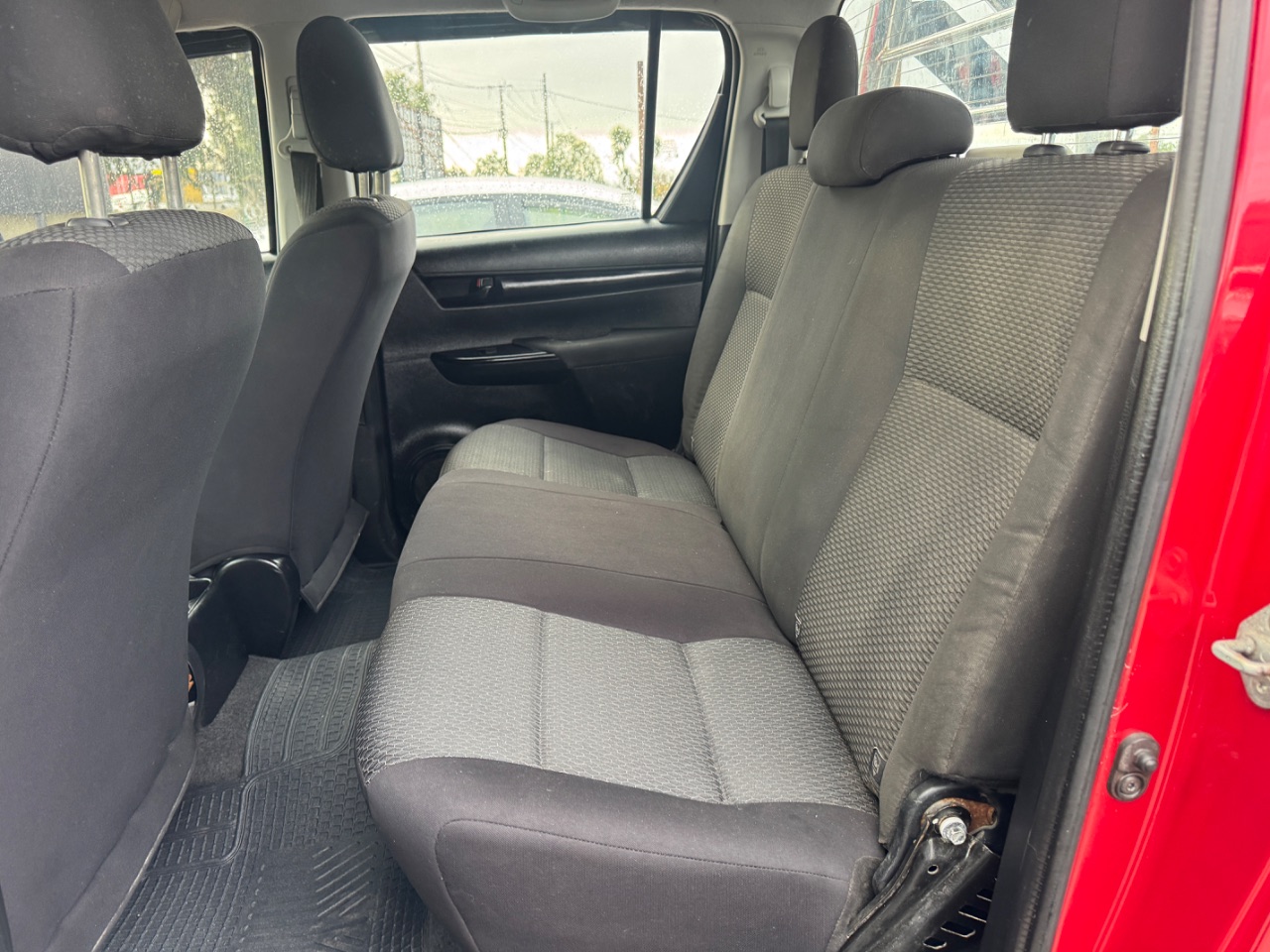 Toyota Hilux — foto 8 de 12