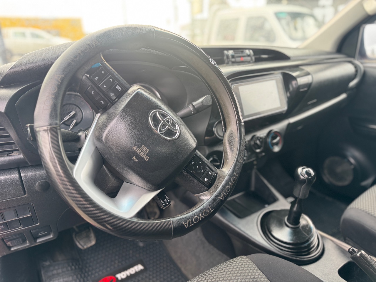 Toyota Hilux — foto 9 de 12