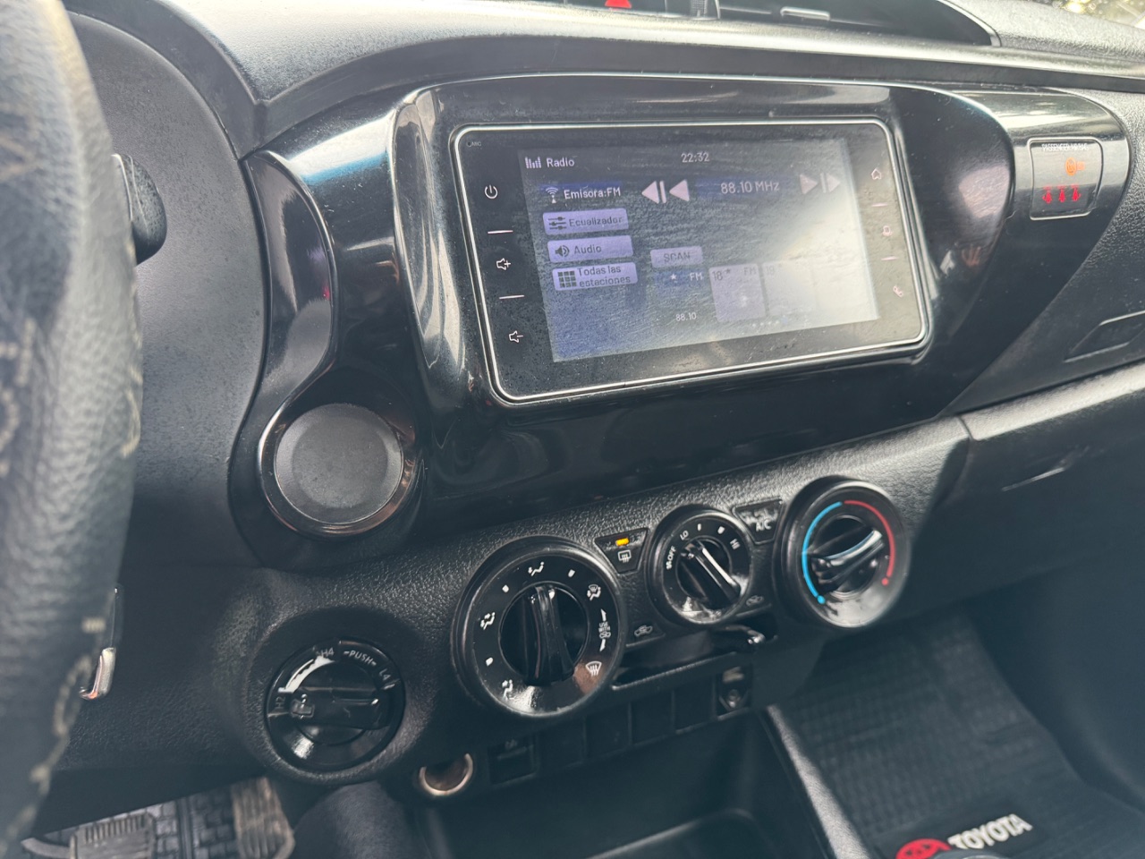 Toyota Hilux — foto 12 de 12