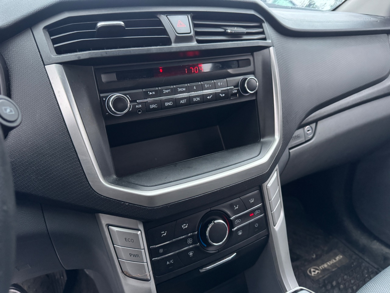 Maxus T60 — foto 12 de 13