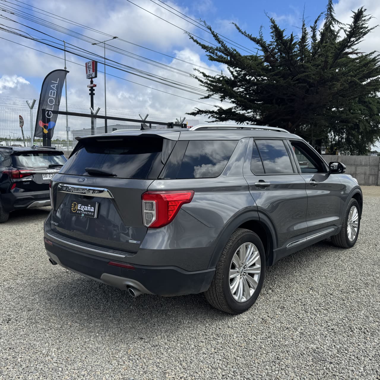 Ford Explorer — foto 4 de 14