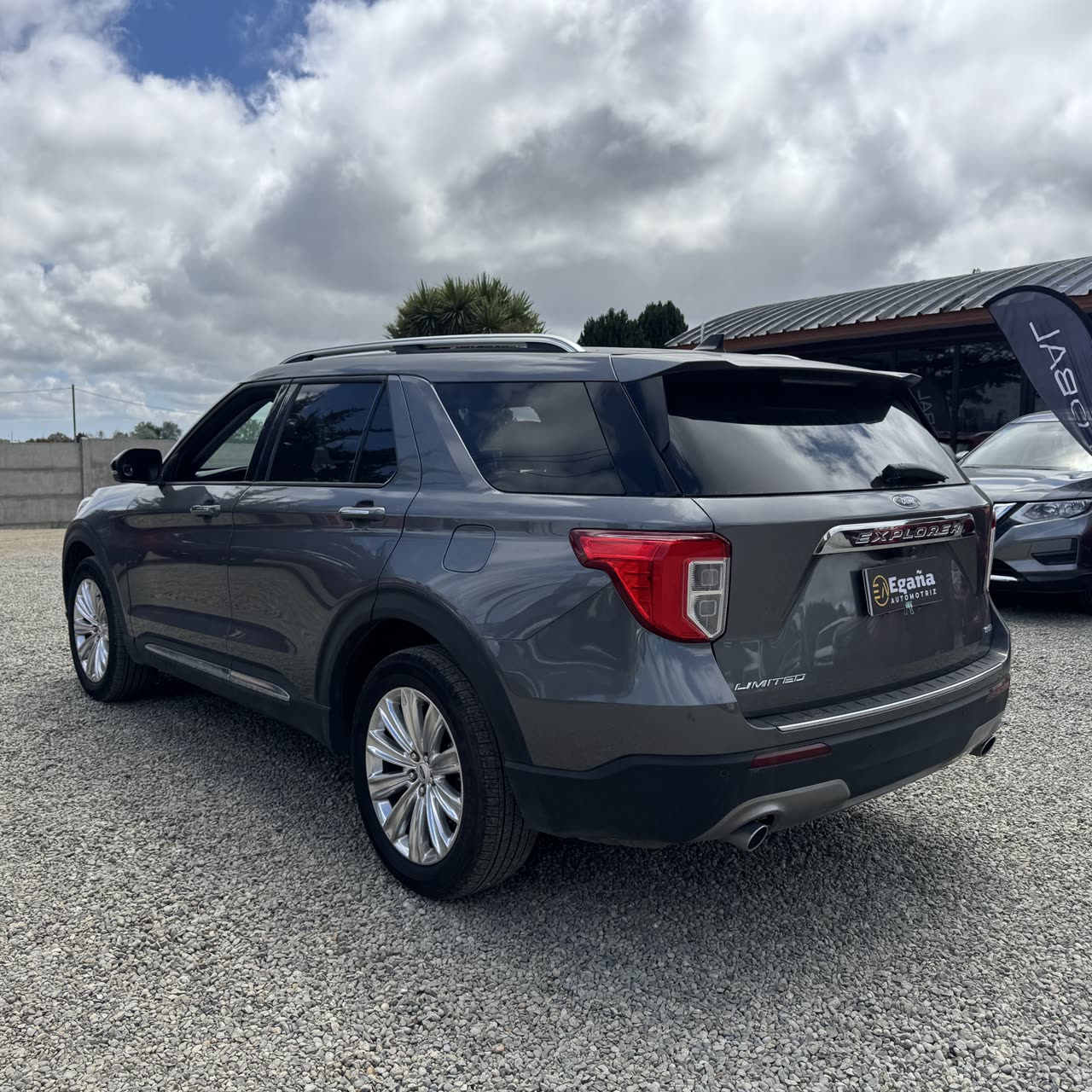 Ford Explorer — foto 6 de 14