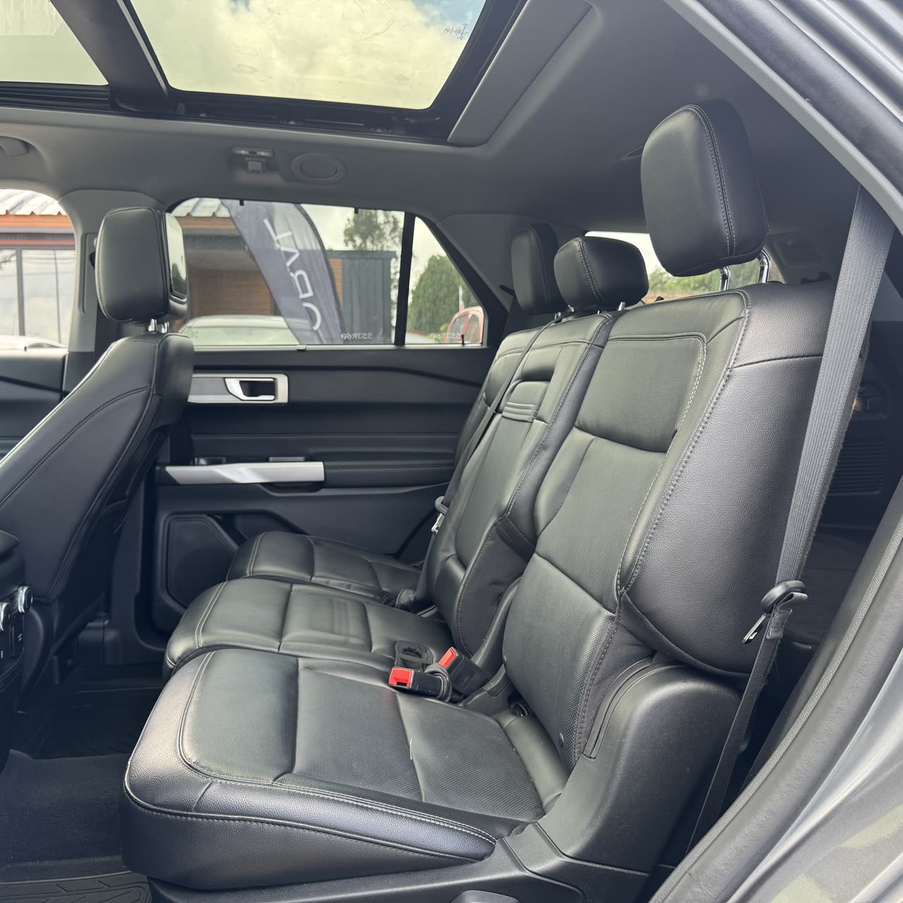 Ford Explorer — foto 8 de 14