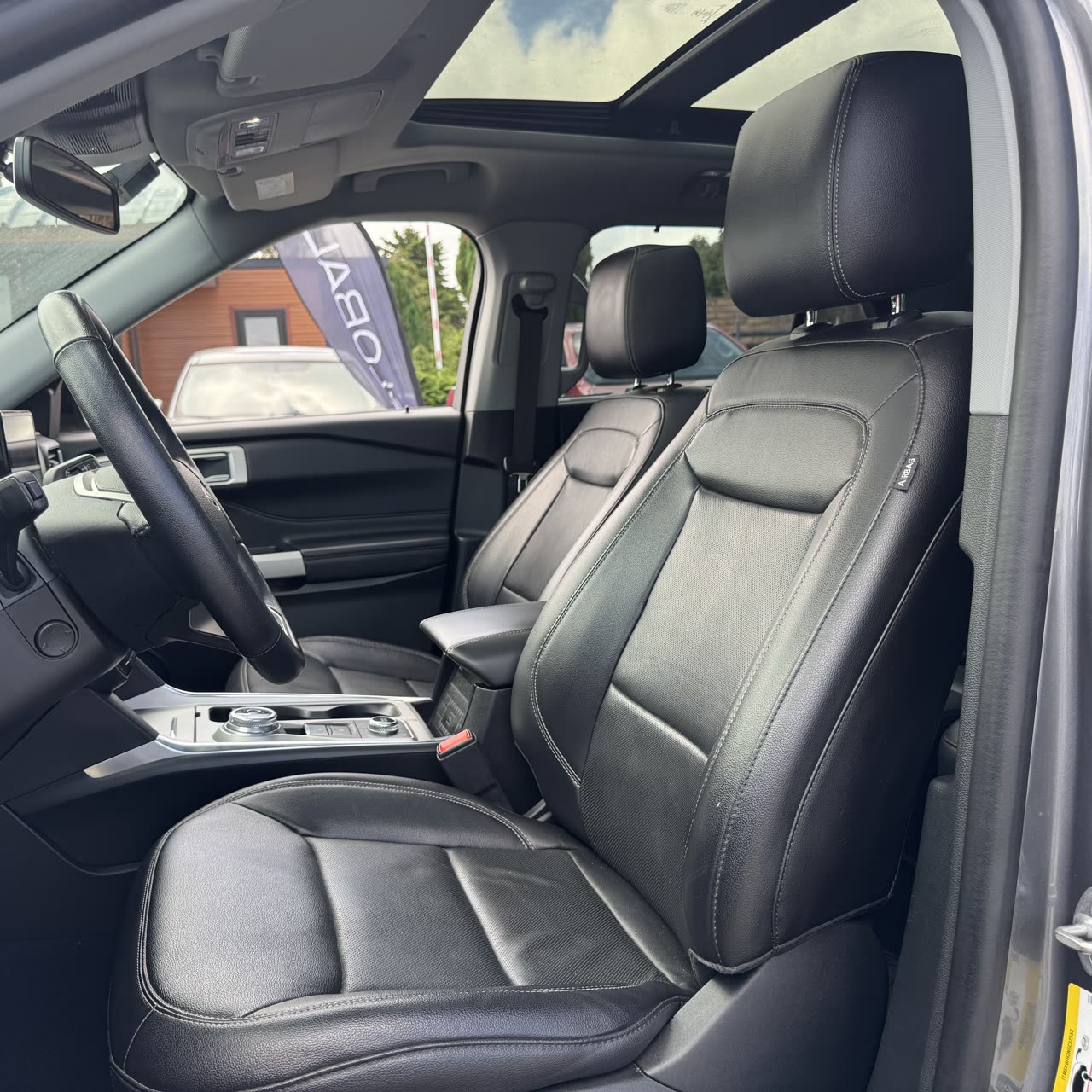 Ford Explorer — foto 9 de 14