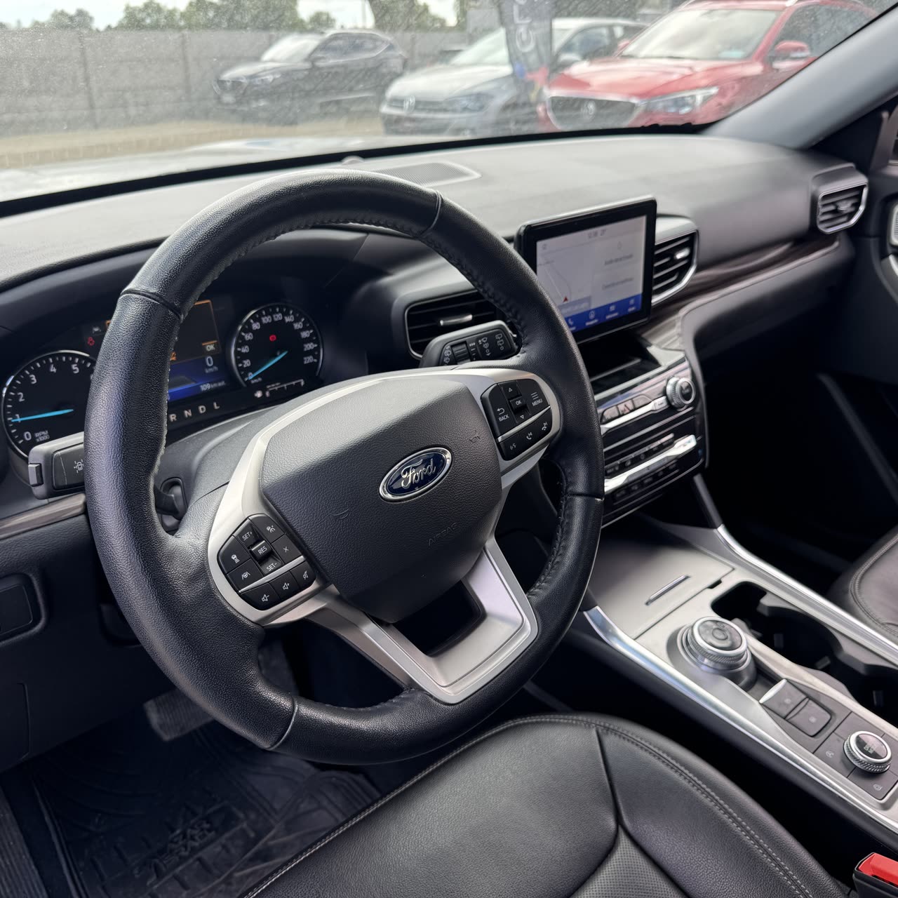 Ford Explorer — foto 10 de 14