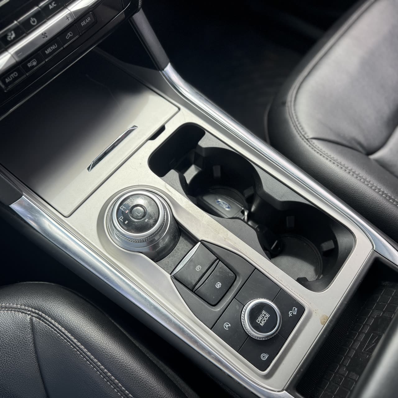 Ford Explorer — foto 14 de 14