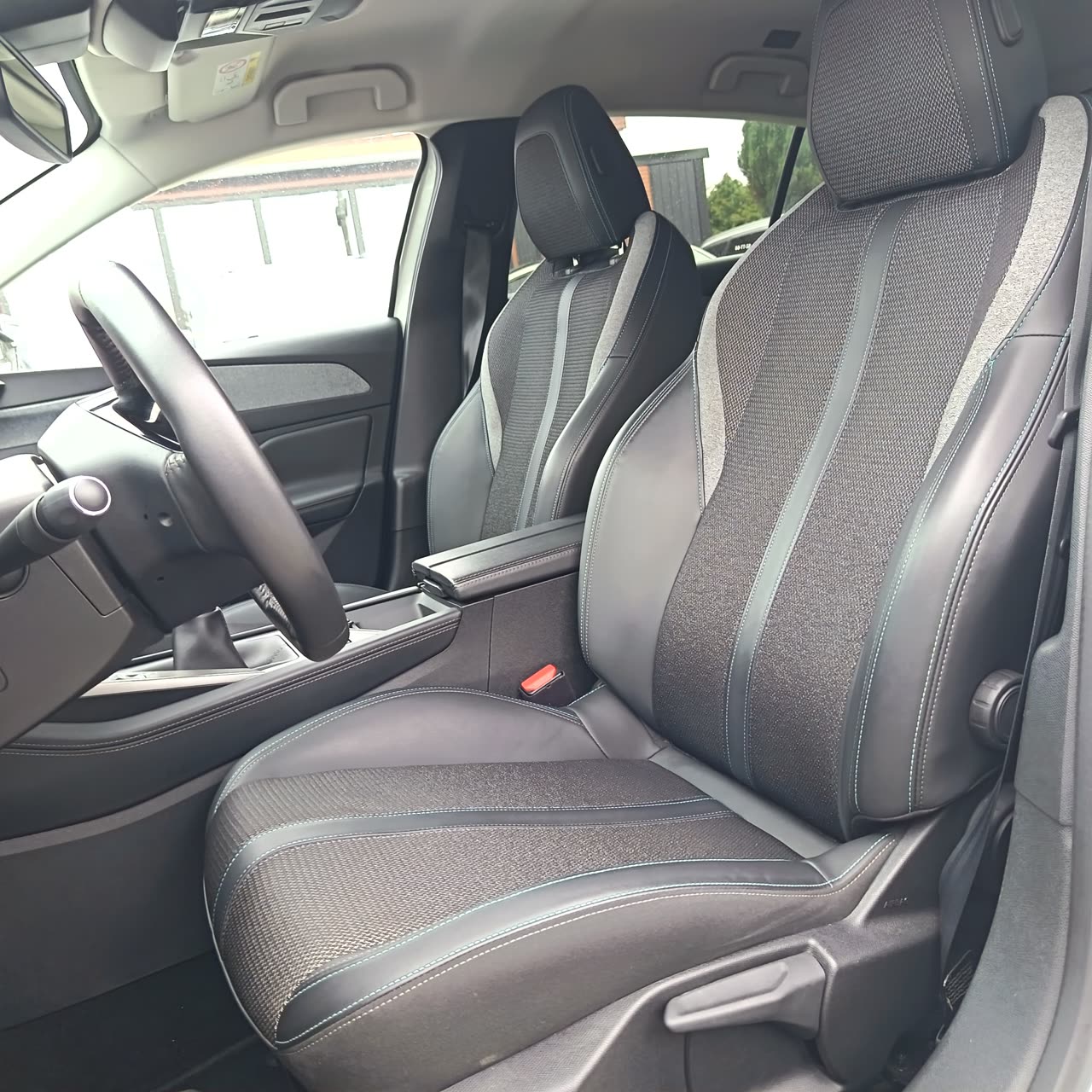 Peugeot 308 — foto 6 de 15
