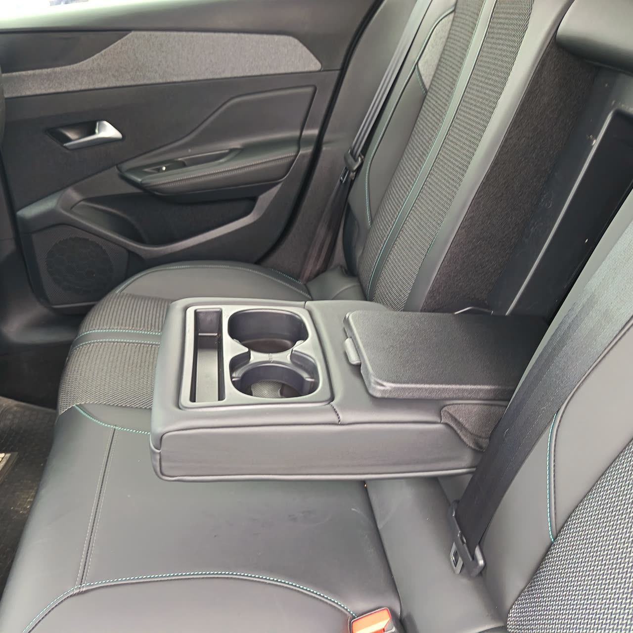 Peugeot 308 — foto 8 de 15
