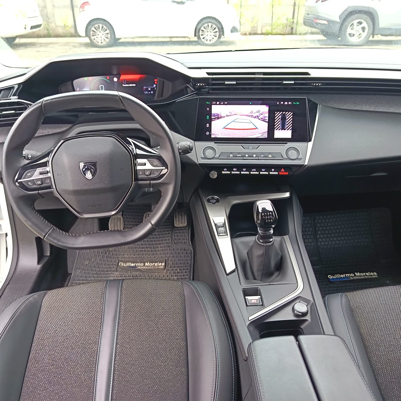 Peugeot 308 — foto 9 de 15