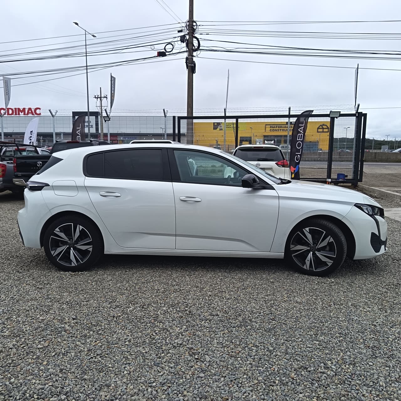 Peugeot 308 — foto 11 de 15