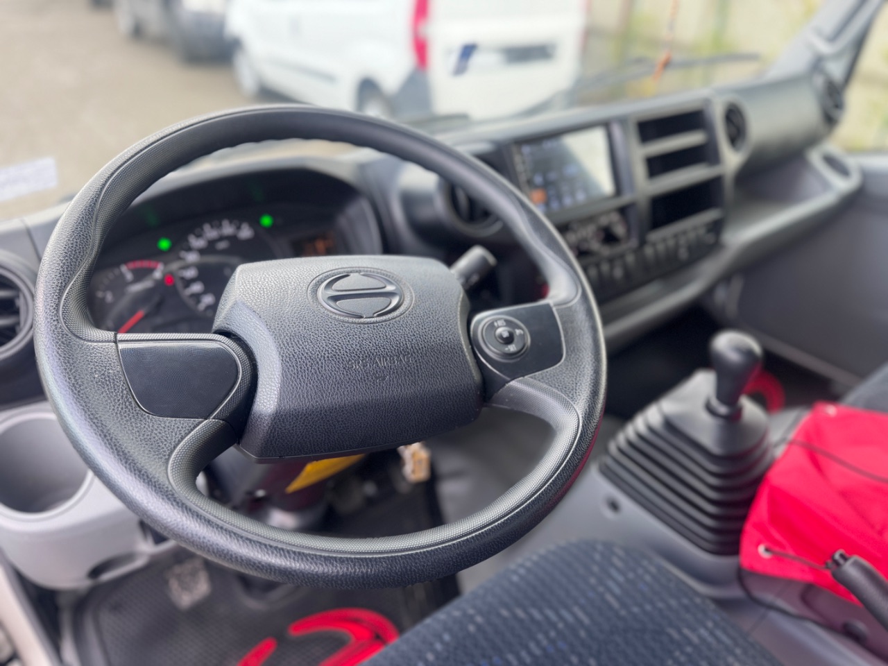 Hino Xzu — foto 9 de 11