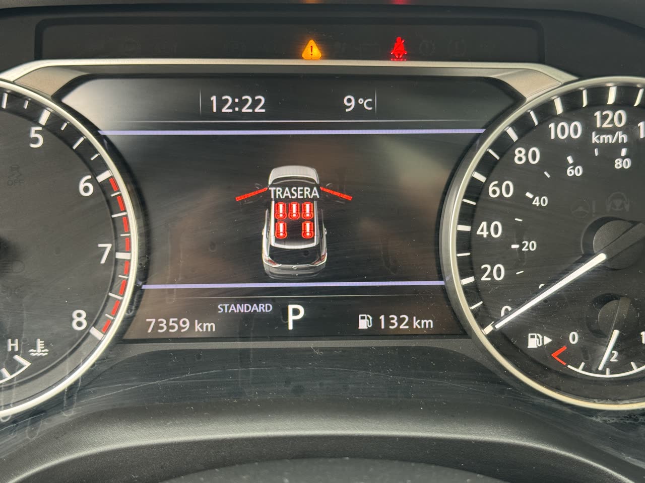 Nissan X-Trail — foto 12 de 15