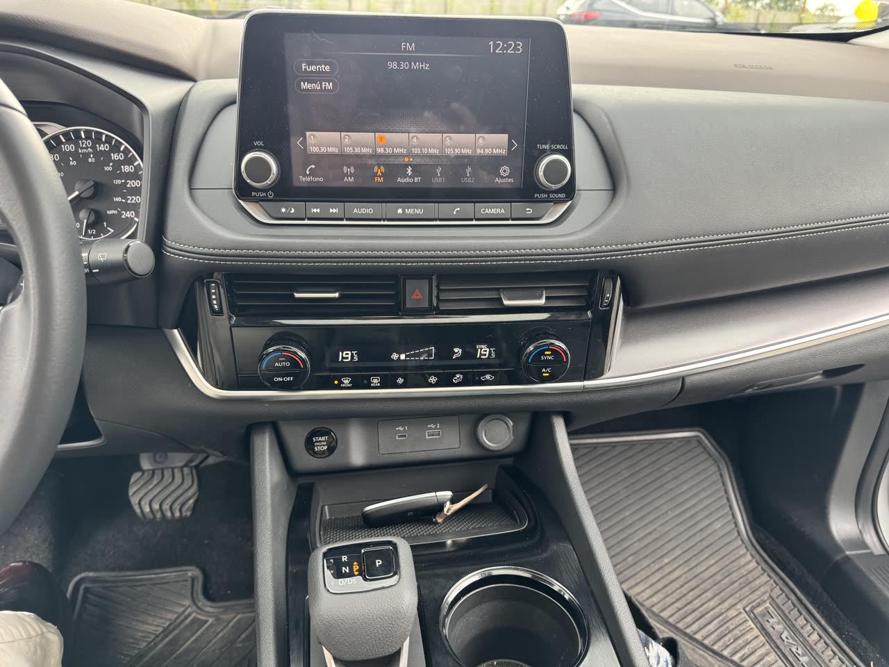 Nissan X-Trail — foto 15 de 15