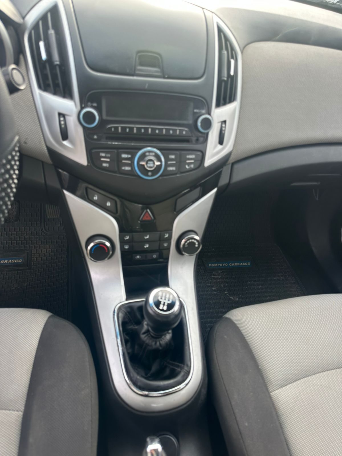 Chevrolet Cruze — foto 8 de 13